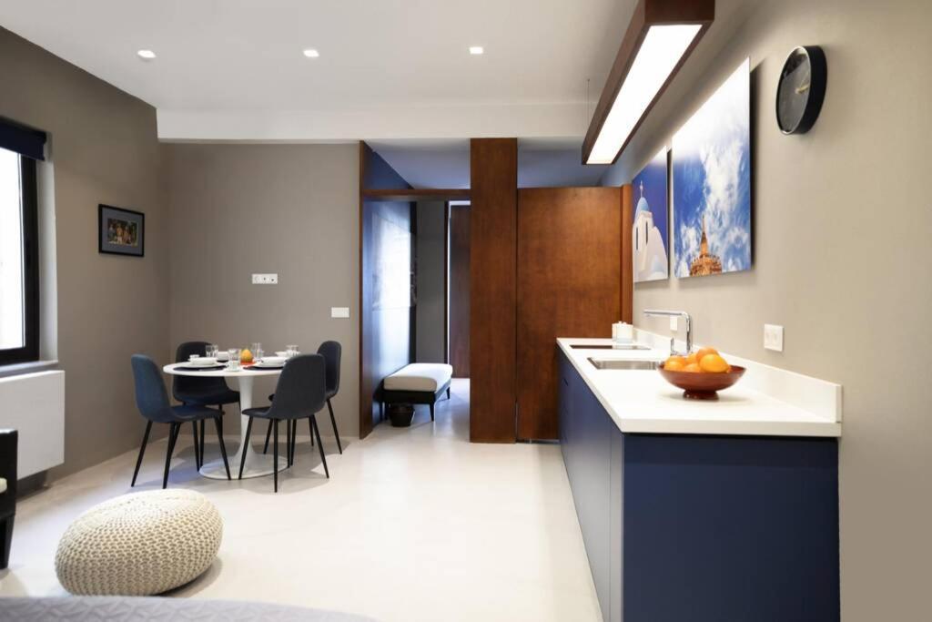 Stylish Decorated Apartment In Kolonaki Atena Exterior foto